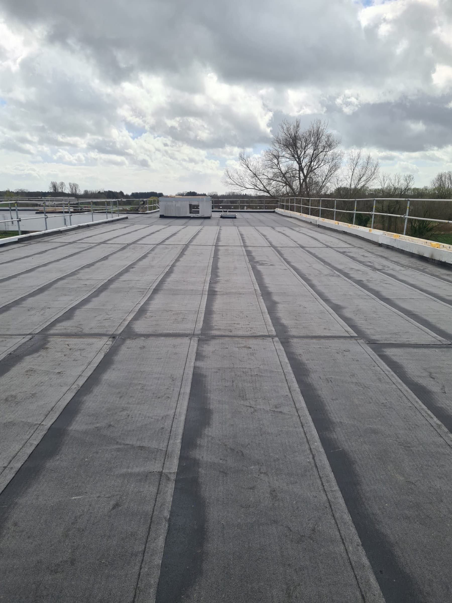 Bitumen / roofing